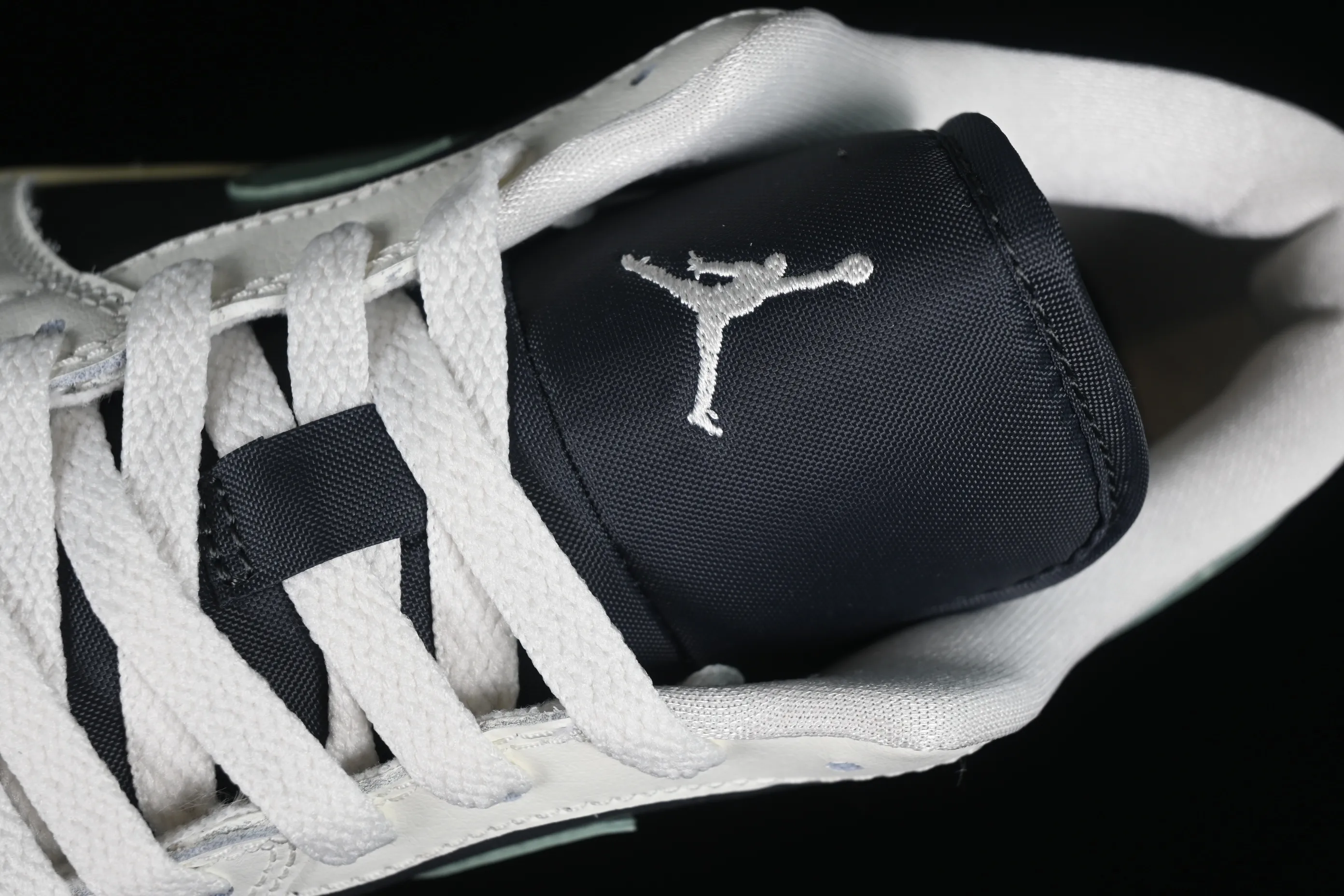 All categories Air Jordan Jordan series basketball shoes Air Jordan 1 Low G version pure original Air Jordan 1 Low AJ1 Joe 1 black and green low-bang cultural casual sneakers DC0774-001